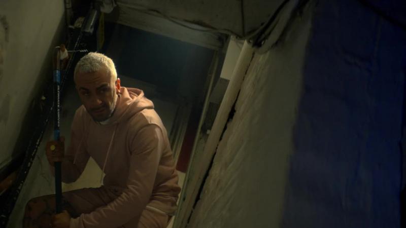 Кадры из сериала Голяк / Без гроша / На мели (2019)